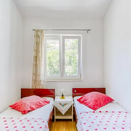 Apartamento Alluring By The Sea