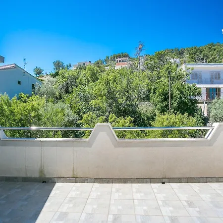 Alluring By The Sea Apartman
